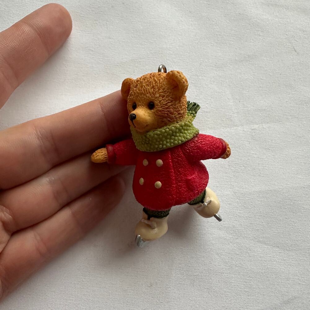 Vintage 2002 Hallmark Keepsake Gracie Skates Snow Cub Club Christmas Ornament